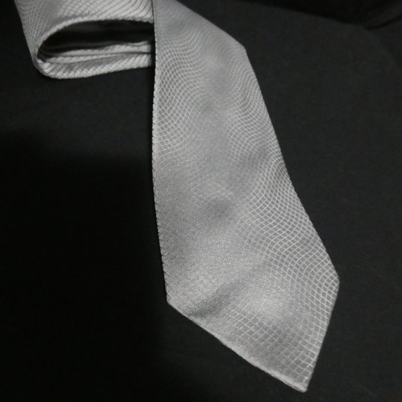 VAN HEUSEN | Satin Shield | Textured Silk Necktie - Picture 7 of 7